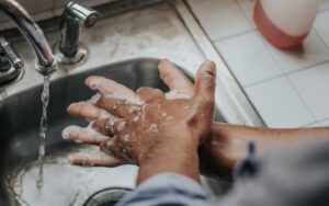 Read more about the article Personal Hygiene Requirements for Food Service Staff