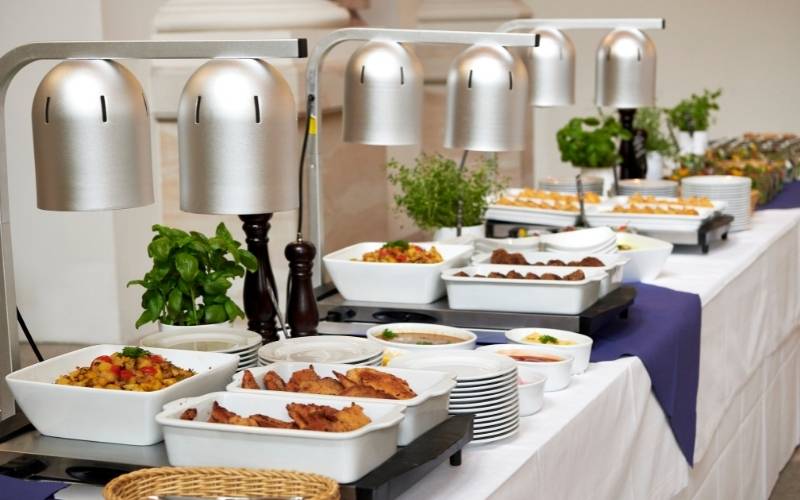 You are currently viewing Why Caterers Should Not Compromise on Food Quality?