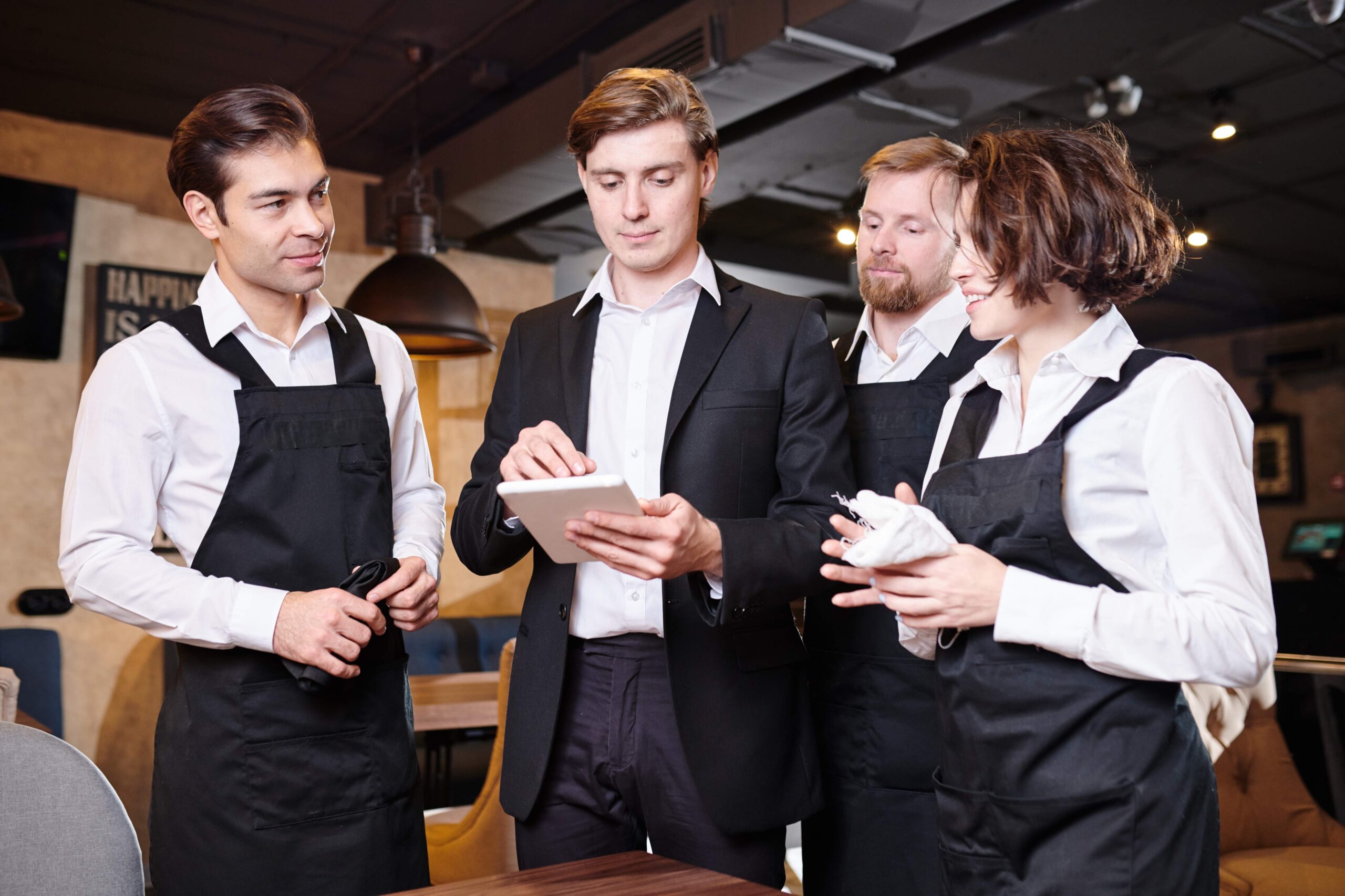 You are currently viewing 5 Key Tips for Keeping an Effective Restaurant Staff