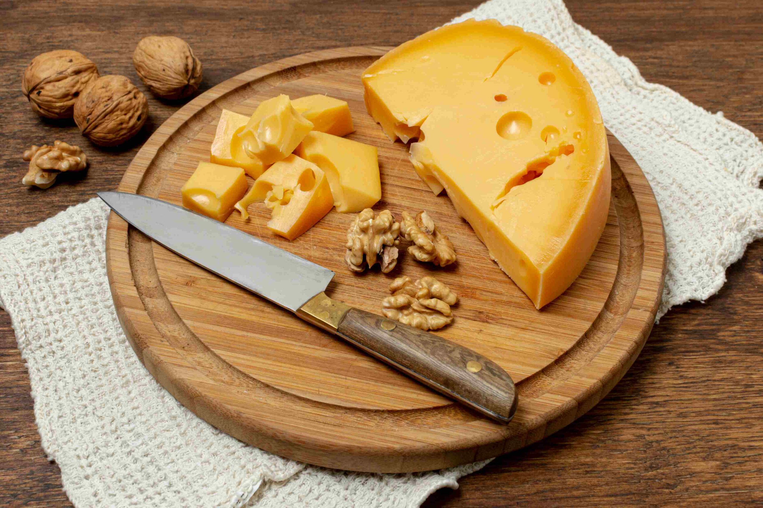 You are currently viewing Cheese Price Drop: How UK Restaurants and Cafes Can Profit?