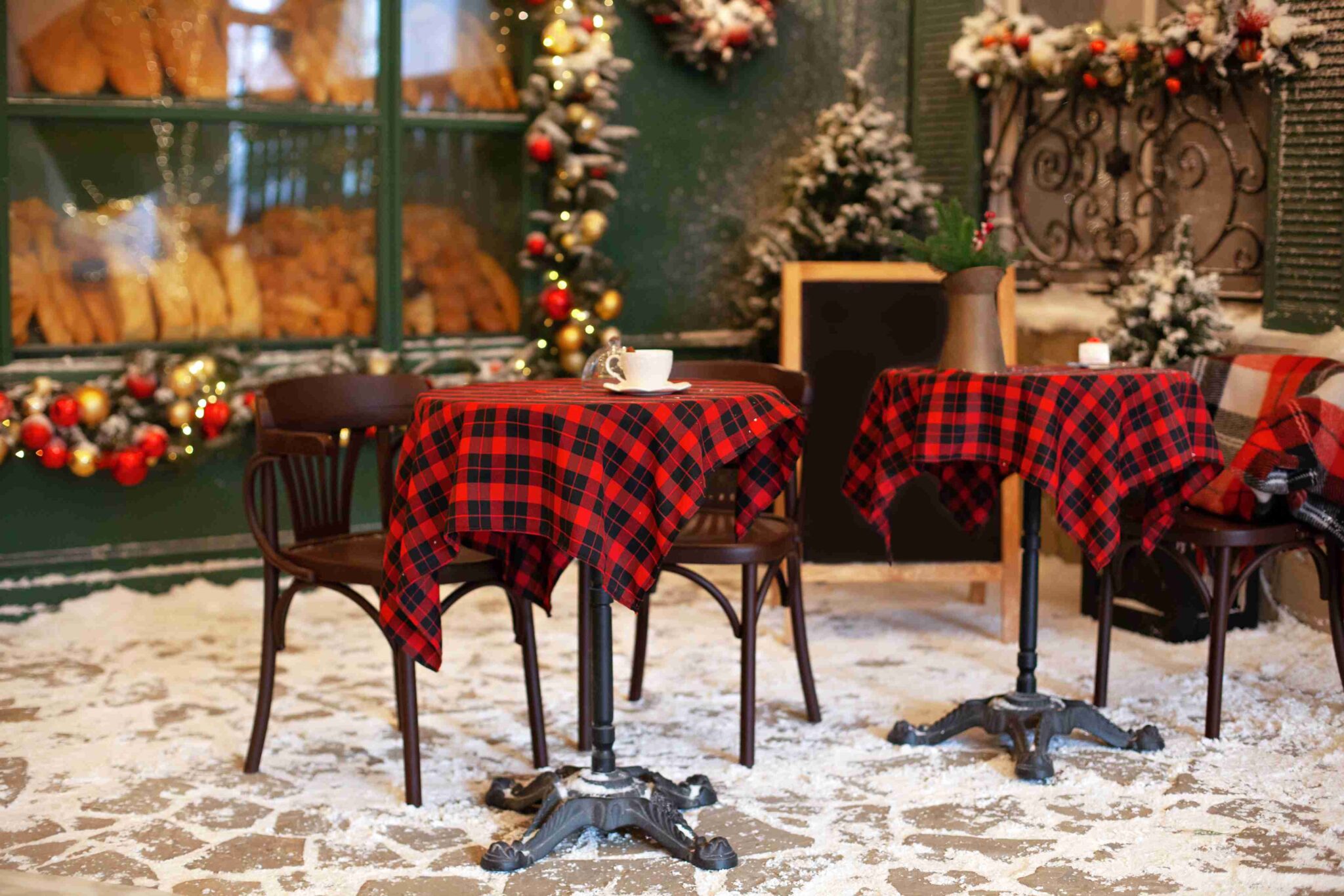 How to Decorate Your Restaurant for Christmas on a Budget?